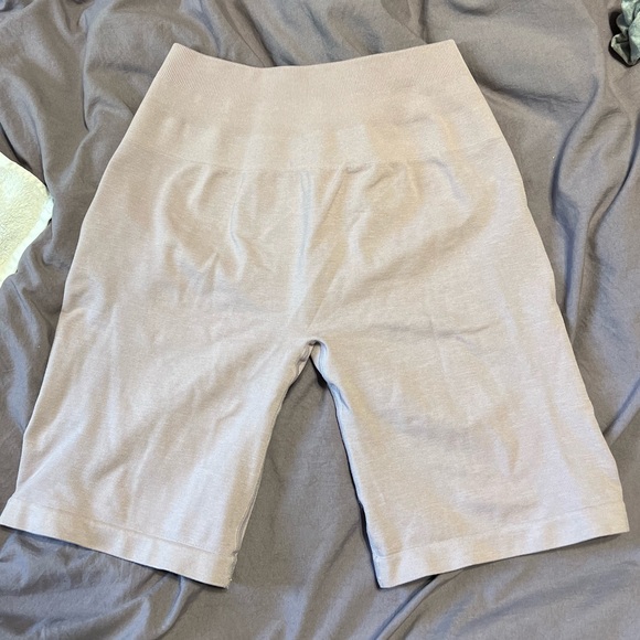 Alphalete Amplify Biker Shorts- Viola - Picture 2 of 2